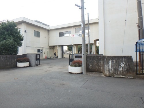清泉中学校