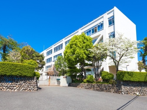 昭島市立拝島中学校